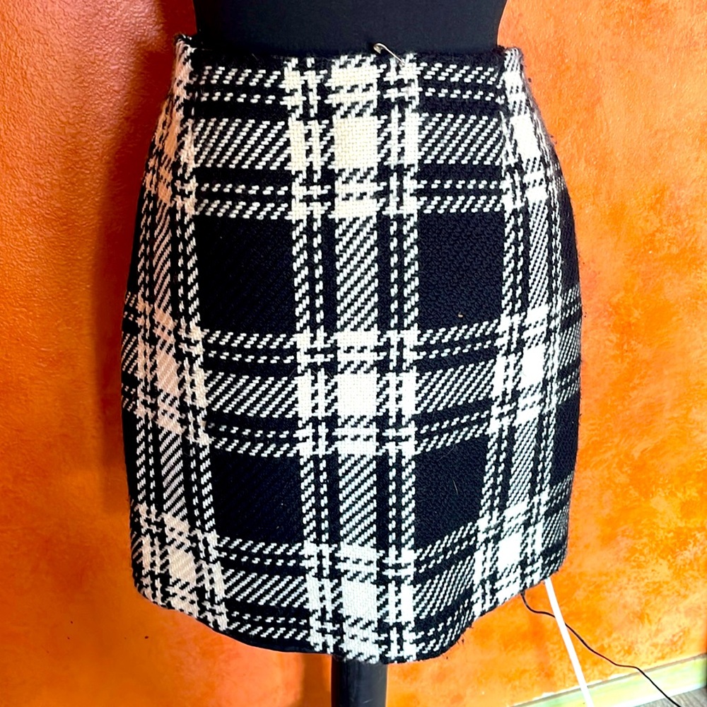 INC black and cream 100% wool skirt sz8